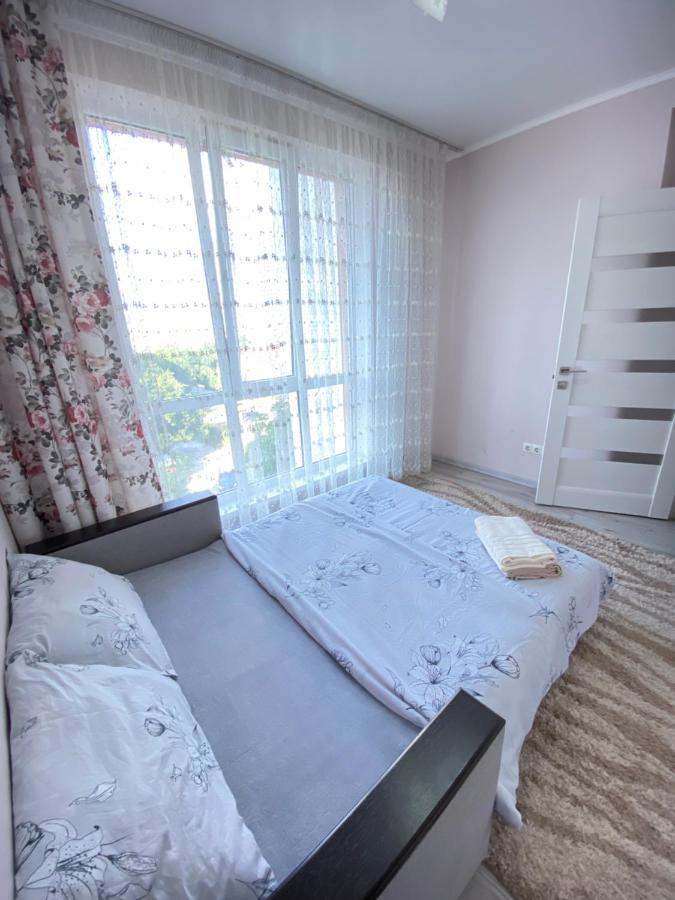 Two Bedroom Large Apartment In 基希讷乌 外观 照片