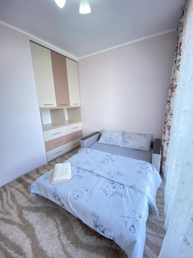 Two Bedroom Large Apartment In 基希讷乌 外观 照片
