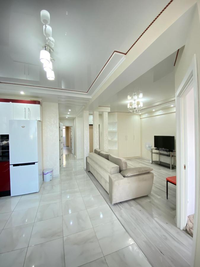 Two Bedroom Large Apartment In 基希讷乌 外观 照片