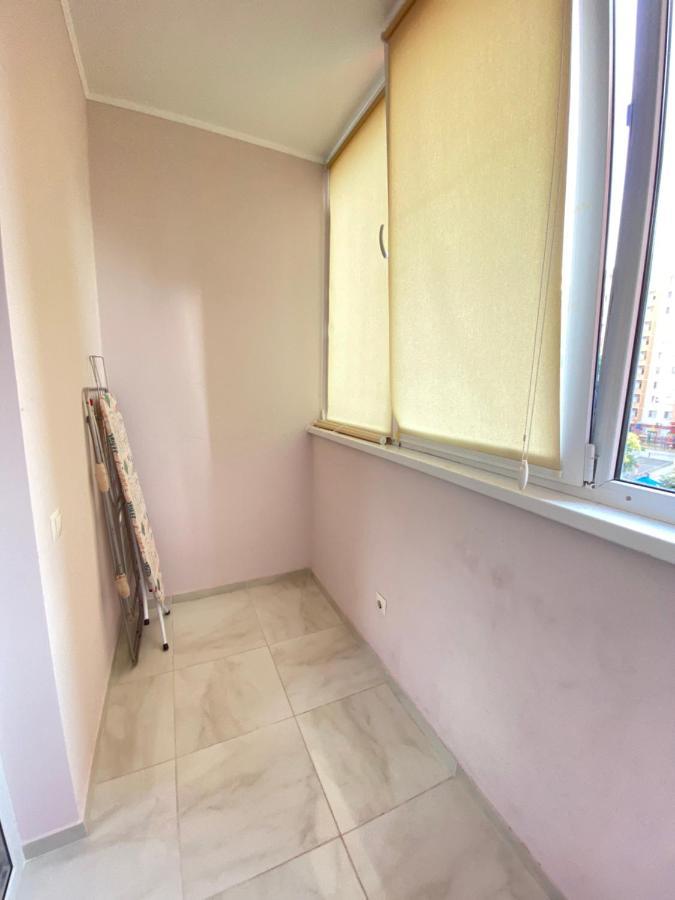 Two Bedroom Large Apartment In 基希讷乌 外观 照片