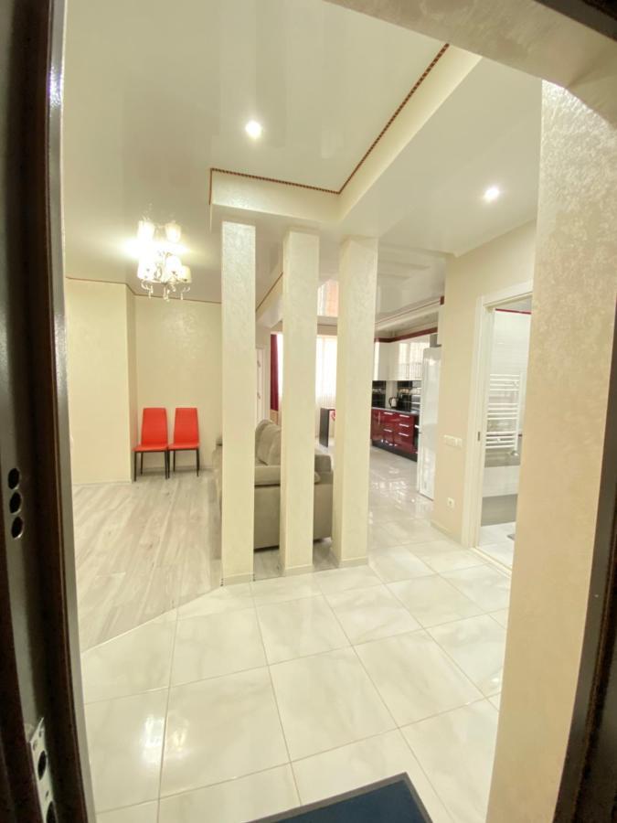 Two Bedroom Large Apartment In 基希讷乌 外观 照片