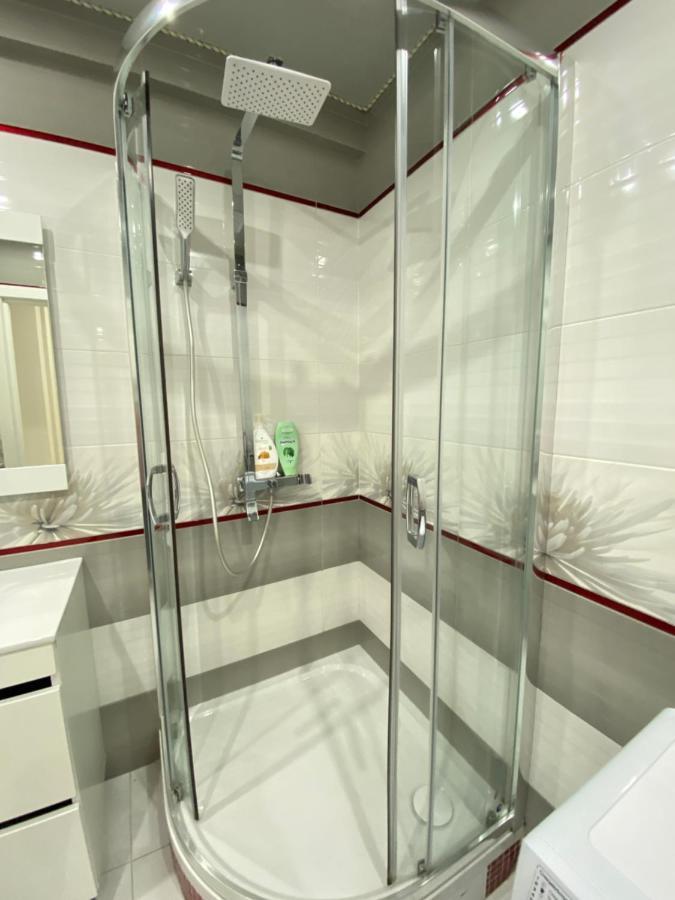 Two Bedroom Large Apartment In 基希讷乌 外观 照片