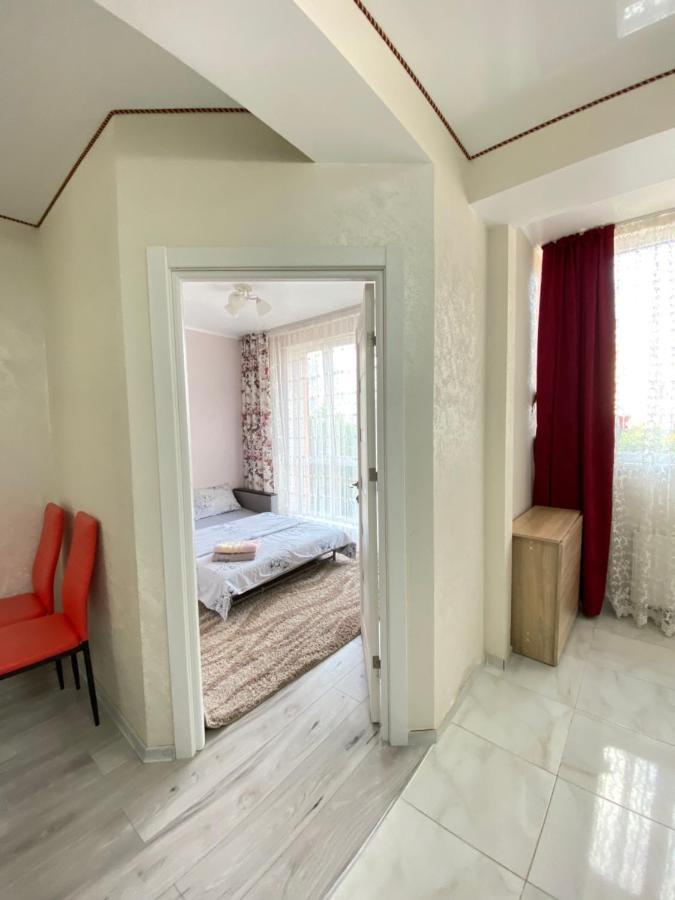 Two Bedroom Large Apartment In 基希讷乌 外观 照片