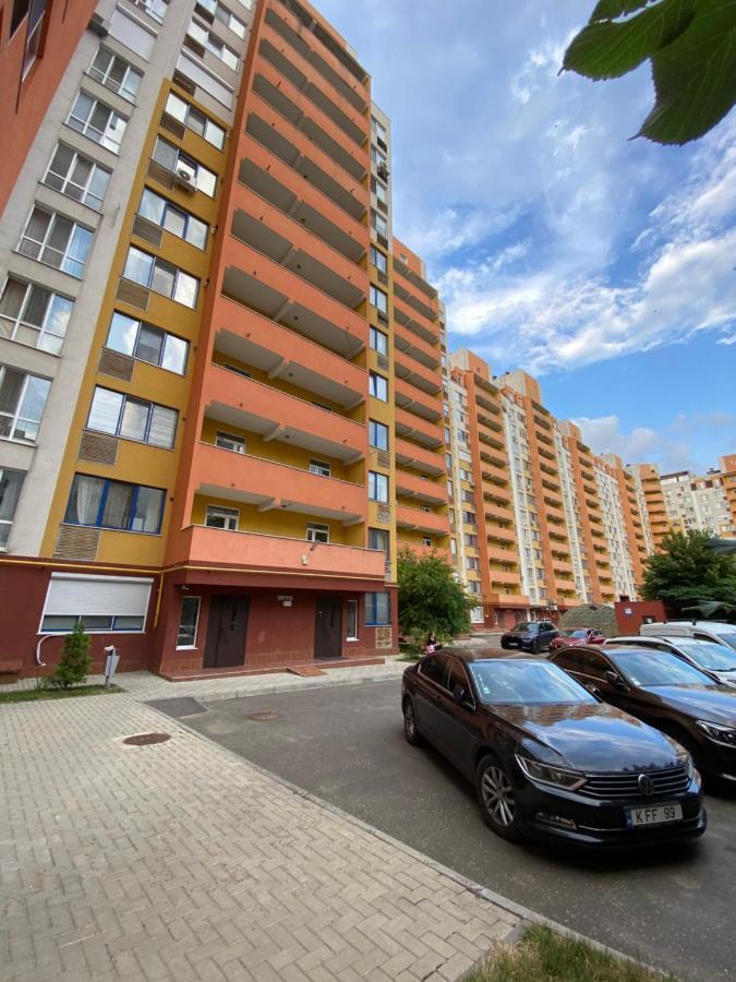 Two Bedroom Large Apartment In 基希讷乌 外观 照片