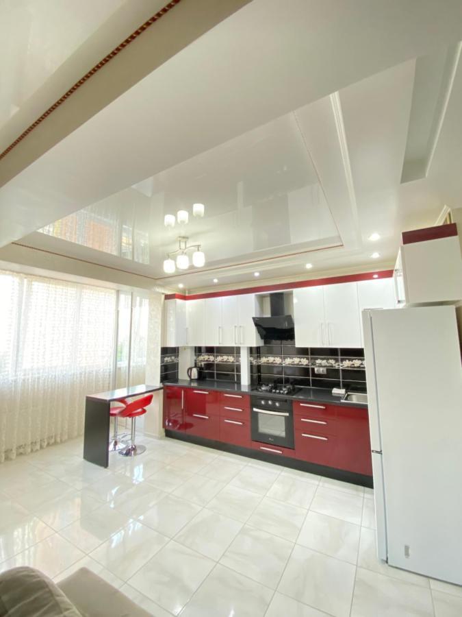 Two Bedroom Large Apartment In 基希讷乌 外观 照片