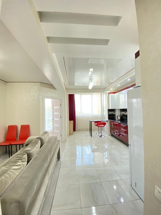Two Bedroom Large Apartment In 基希讷乌 外观 照片