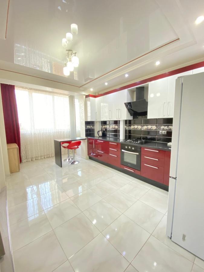 Two Bedroom Large Apartment In 基希讷乌 外观 照片