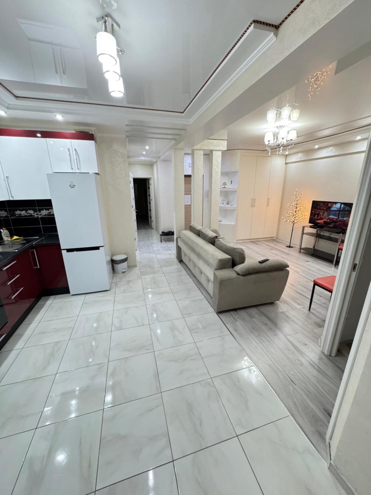 Two Bedroom Large Apartment In 基希讷乌 外观 照片
