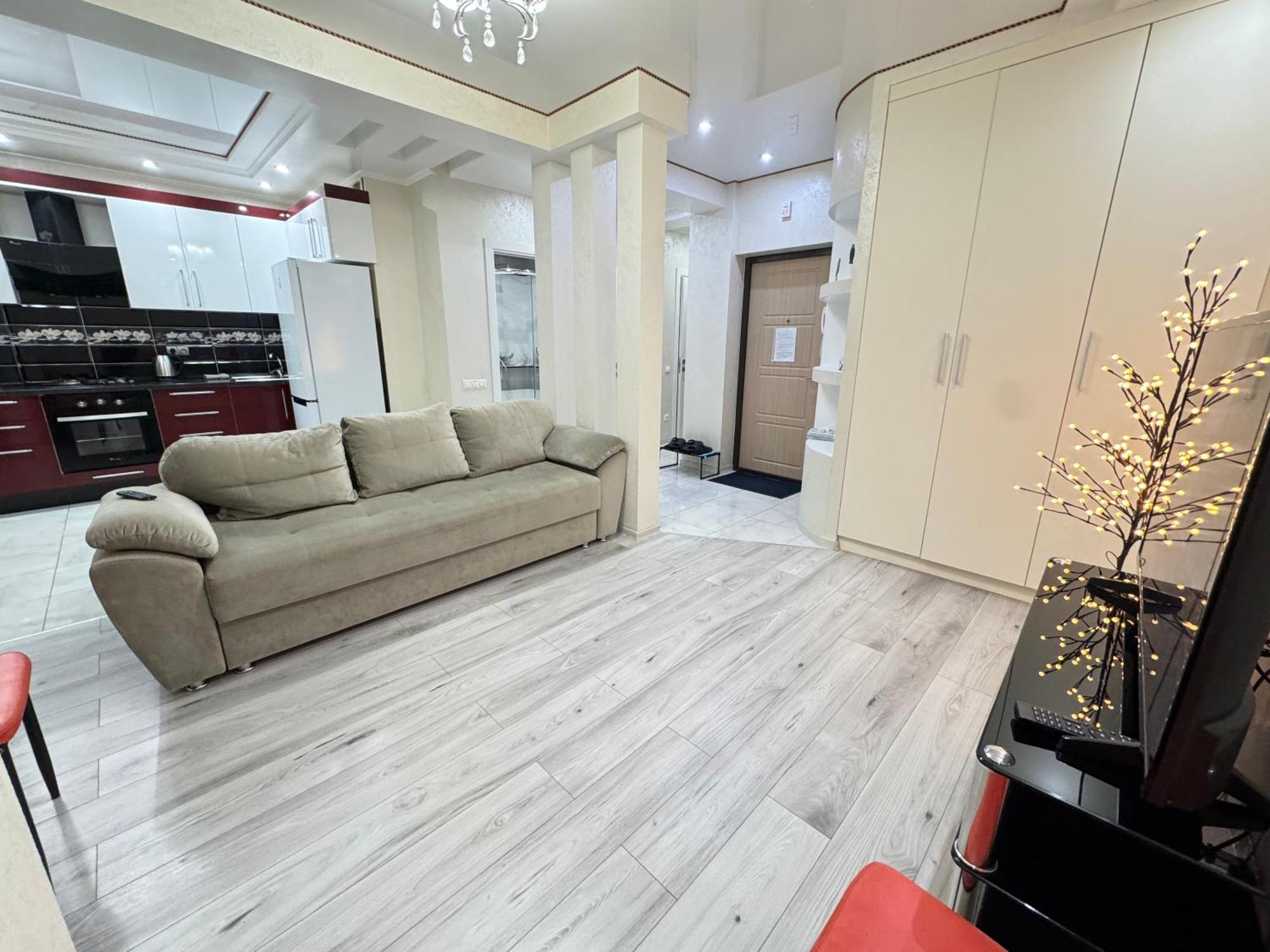 Two Bedroom Large Apartment In 基希讷乌 外观 照片