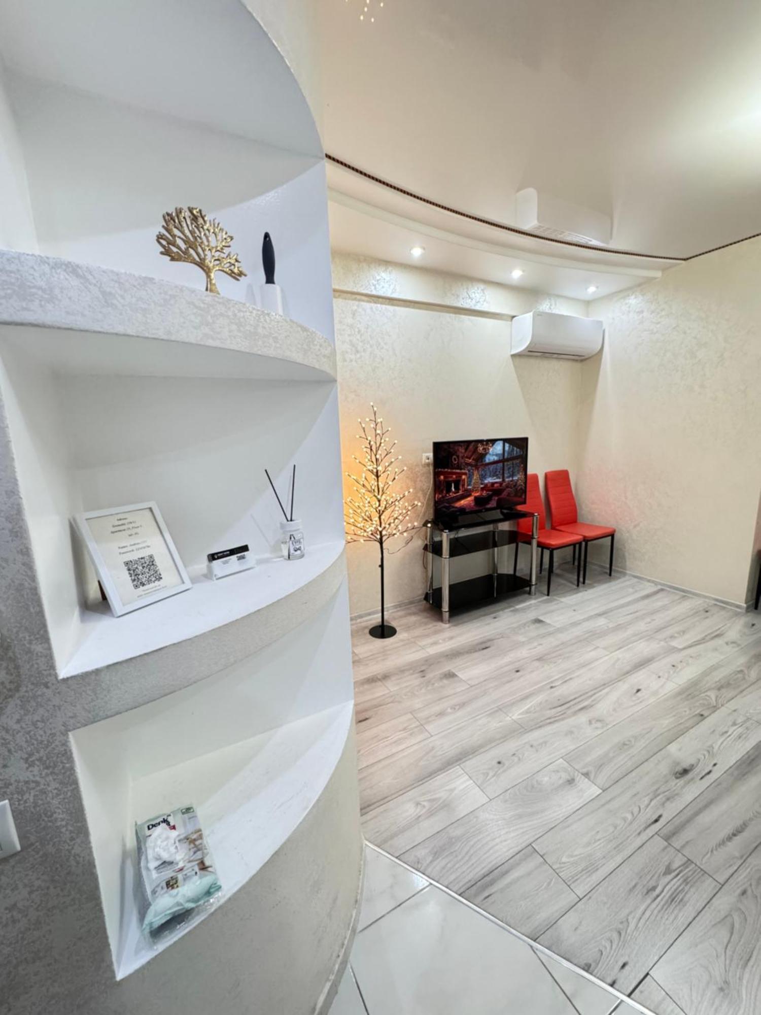 Two Bedroom Large Apartment In 基希讷乌 外观 照片