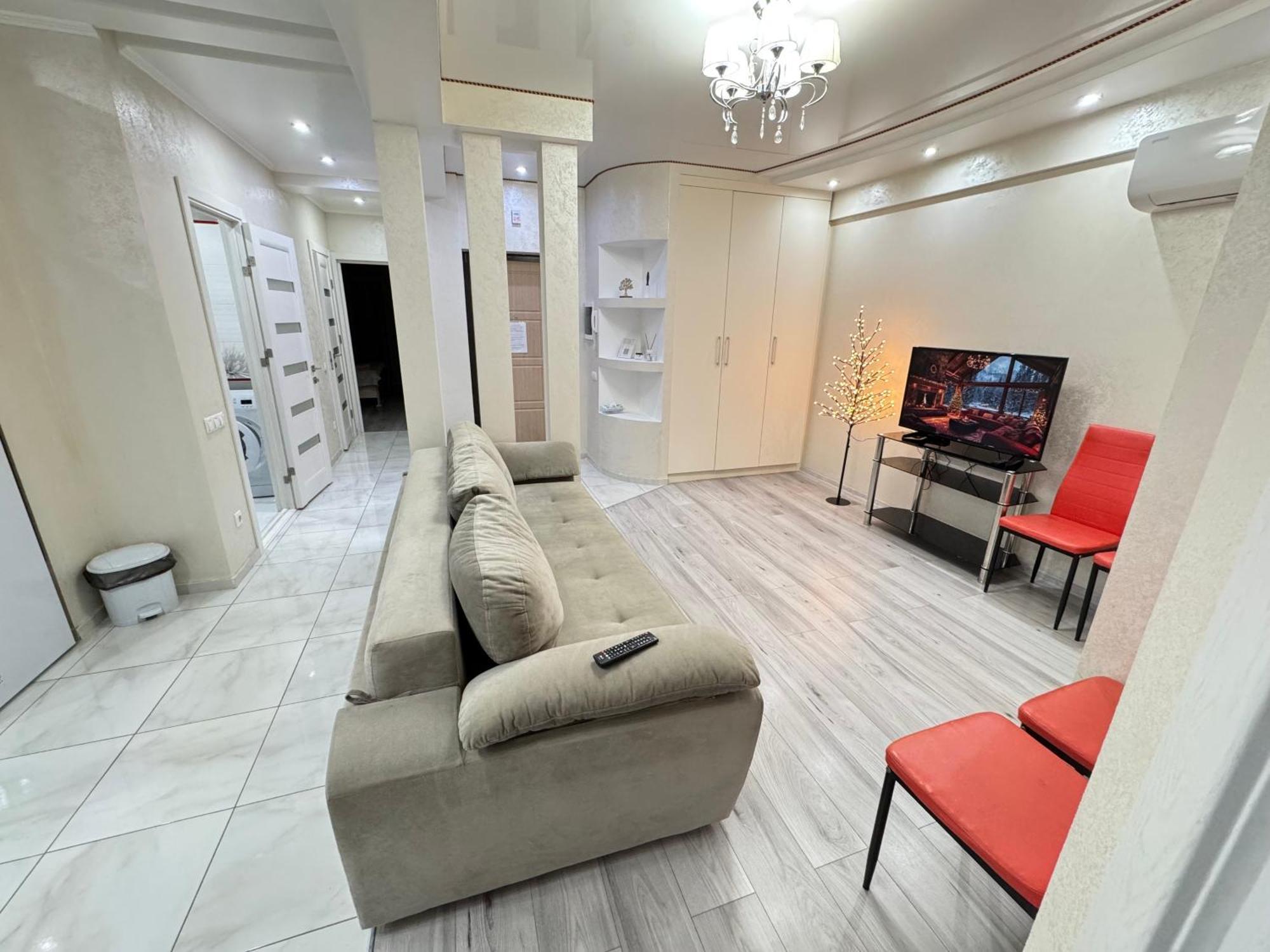 Two Bedroom Large Apartment In 基希讷乌 外观 照片